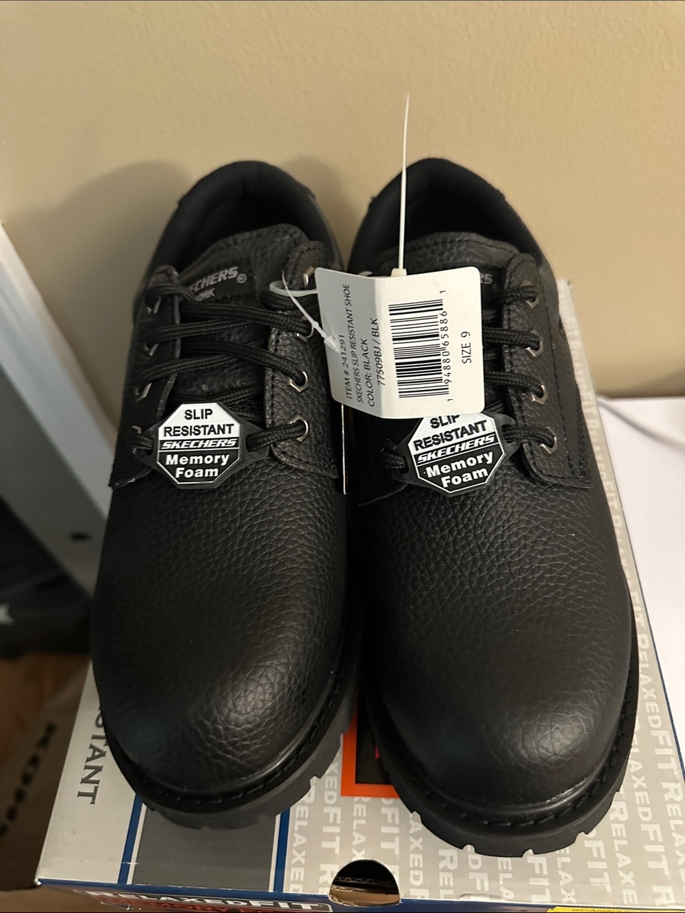 Skechers Men's Black Lace-Up Slip-Resistant Memory Foam Oxfords